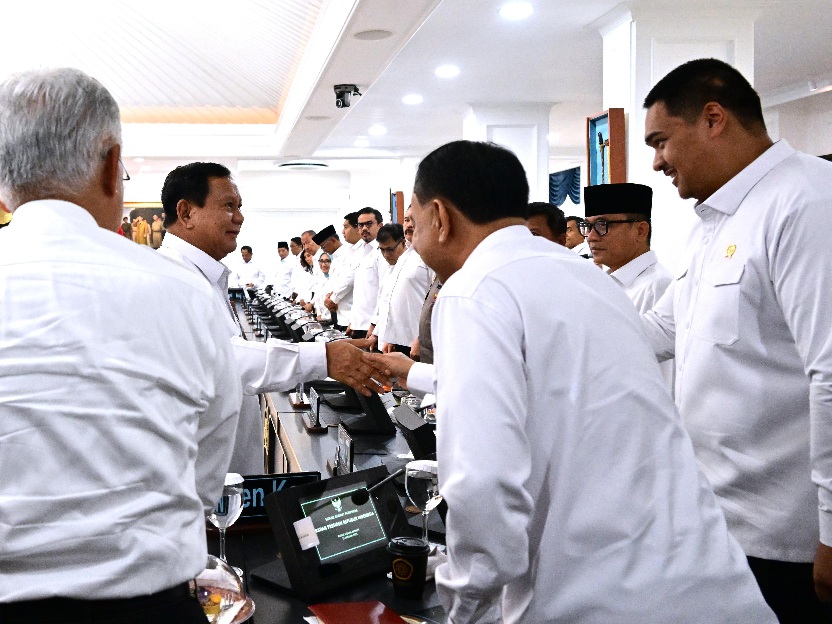 Menteri Pemuda dan Olahraga Republik Indonesia (Menpora RI) Dito Ariotedjo bersama Wamenpora Taufik Hidayat menghadiri Sidang Kabinet Paripurna di Istana Kepresidenan Jakarta, Rabu (22/1).(foto:BPMI)