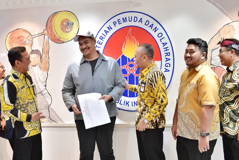 Kementerian Pemuda dan Olahraga Republik Indonesia (Kemenpora RI) memberikan dukungan kepada Kota Tegal yang ingin mengembangkan fasilitas olahraga. Hal itu disampaikan Sesmenpora Gunawan Suswantoro saat menerima Wali Kota Tegal, Dedy Yon Supriyono di Rua