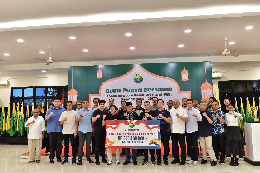 Wakil Menteri Pemuda dan Olahraga Republik Indonesia (Wamenpora RI) Taufik Hidayat hari Selasa (25/3) sore menghadiri acara Buka Bersama Pengurus Pusat Persatuan Bulutangkis Seluruh Indonesia (PP PBSI) di Cipayung, Jakarta Timur. (foto:andre/kemenpora.go.