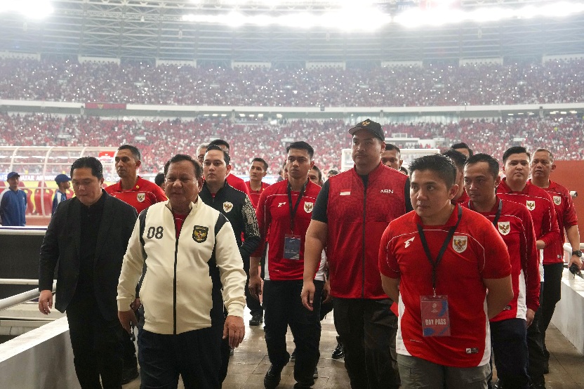 Menteri Pemuda dan Olahraga Republik Indonesia (Menpora RI) Dito Ariotedjo mendampingi Presiden Prabowo Subianto menyaksikan kemenangan Timnas Indonesia 1-0  melawan Bahrain pada laga  Kualifikasi Piala Dunia zona Asia putaran ketiga di Stadion Utama Gelo