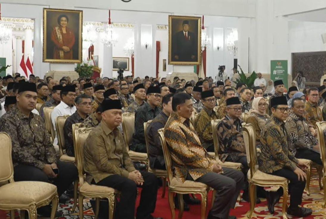 Hari Kamis (27/3) sore, Menteri Pemuda dan Olahraga Republik Indonesia (Menpora RI) Dito Ariotedjo turut mendampingi Presiden Prabowo menyerahan Zakat kepada Badan Amil Zakat Nasional (Baznas) di Istana Negara, Jakarta.(foto:bagus/kemenpora.go.id)