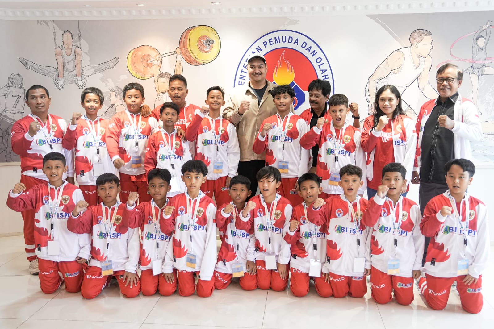 Menteri Pemuda dan Olahraga Republik Indonesia (Menpora RI) Dito Ariotedjo melepas sekaligus memberikan dukungan semangat kepada Tim Pelajar Badan Liga Sepakbola Pelajar Indonesia (BLiSPI) yang akan bertanding pada ajang 1900 Cup Barcelona 2025, Spanyol t