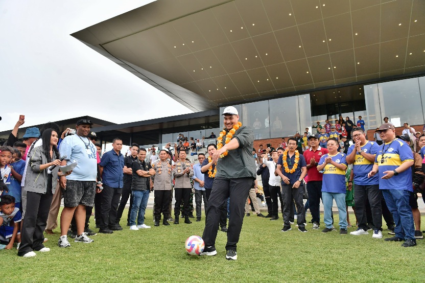 Menteri Pemuda dan Olahraga Republik Indonesia (Menpora RI) Dito Ariotedjo, secara resmi membuka penyelenggaraan sepak bola internasional usia muda bertajuk Bali 7s Youth International Tournament 2025 di Bali United Training Center, Gianyar, Bali, Jumat (