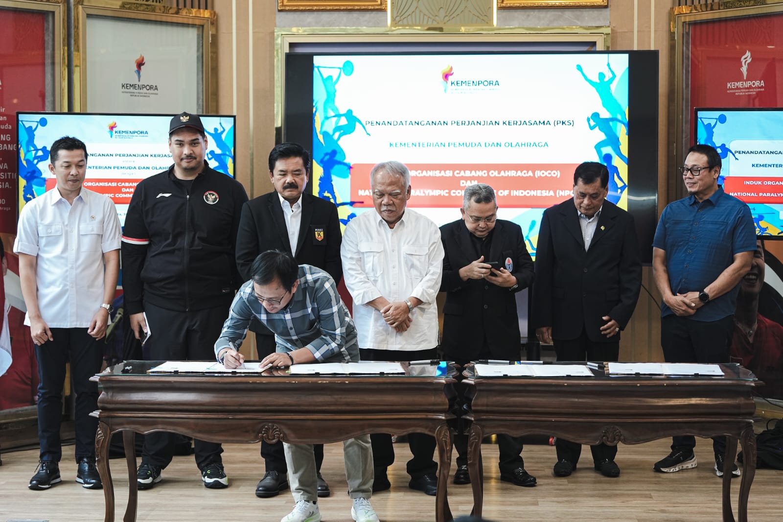 Kementerian Pemuda dan Olahraga Republik Indonesia (Kemenpora RI) mengucurkan bantuan dana fasilitasi Pemusatan Latihan Nasional (Pelatnas) tahap kedua kepada 15 cabang olahraga dan National Paralympic Committee Indonesia (NPCI) sebesar Rp 210 miliar.(fot