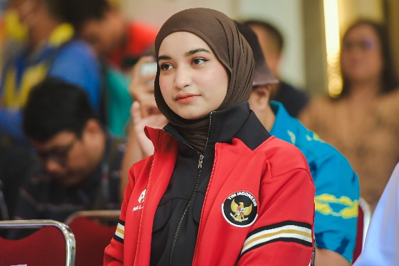 Sempat vakum lama, mantan atlet anggar putri asal Aceh Cut Intan Nabila siap kembali berlaga di arena. Hal tersebut disampaikan perempuan 24 tahun itu seusai menghadiri konferensi pers Asian Fencing Championships 2025 di Media Center Graha Kemenpora, Jala
