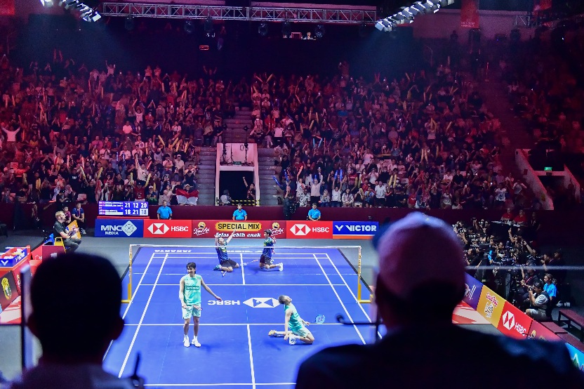 Menteri Pemuda dan Olahraga Republik Indonesia (Menpora RI) Dito Ariotedjo dan Wamenpora Taufik Hidayat menyaksikan semifinal ganda putra Indonesia Open 2025 di Istora Senayan, Jakarta. Sabtu (7/6). (foto:Andre/kemenpora.go.id