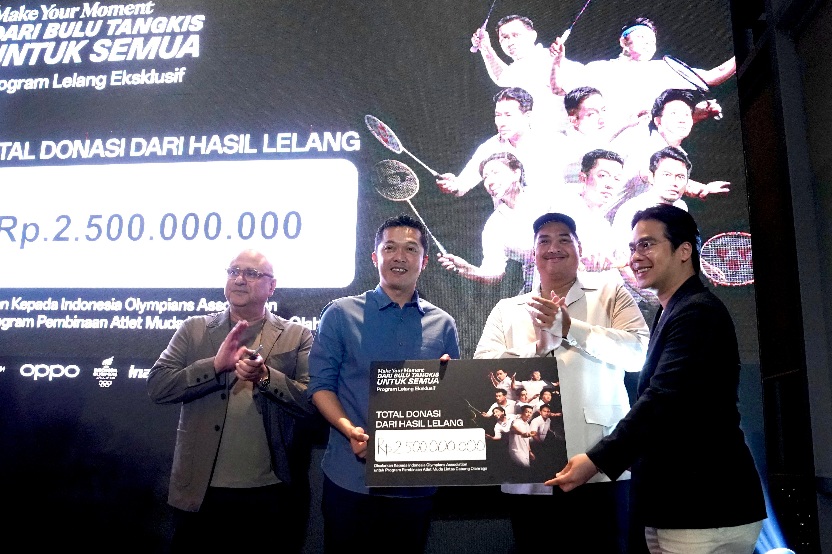 Menteri Pemuda dan Olahraga Republik Indonesia (Menpora RI), Dito Ariotedjo, bersama Wakil Menteri Pemuda dan Olahraga (Wamenpora RI), Taufik Hidayat, menghadiri acara Auction Dinner bertajuk Make Your Moment,  Dari Bulu Tangkis Untuk Semua yang digelar d