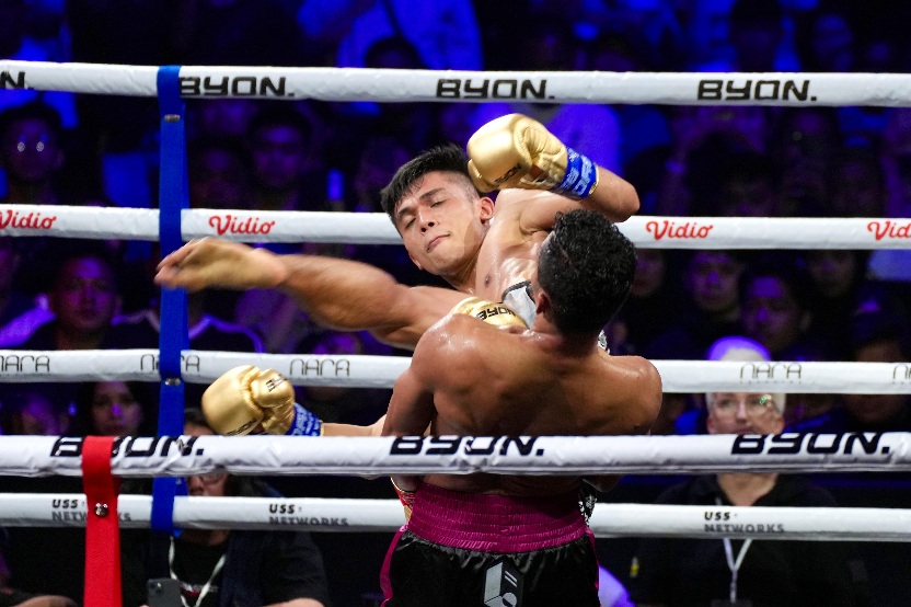 Menteri Pemuda dan Olahraga Republik Indonesia (Menpora RI) Dito Ariotedjo menyaksikan Byon Combat Showbiz Vol.5 di Tennis Indoor Senayan, Jakarta, Sabtu (28/6). Total ada 11 pertandingan yang digelar dalam ajang tersebut.(foto:Gilang/kemenpora.go.id)