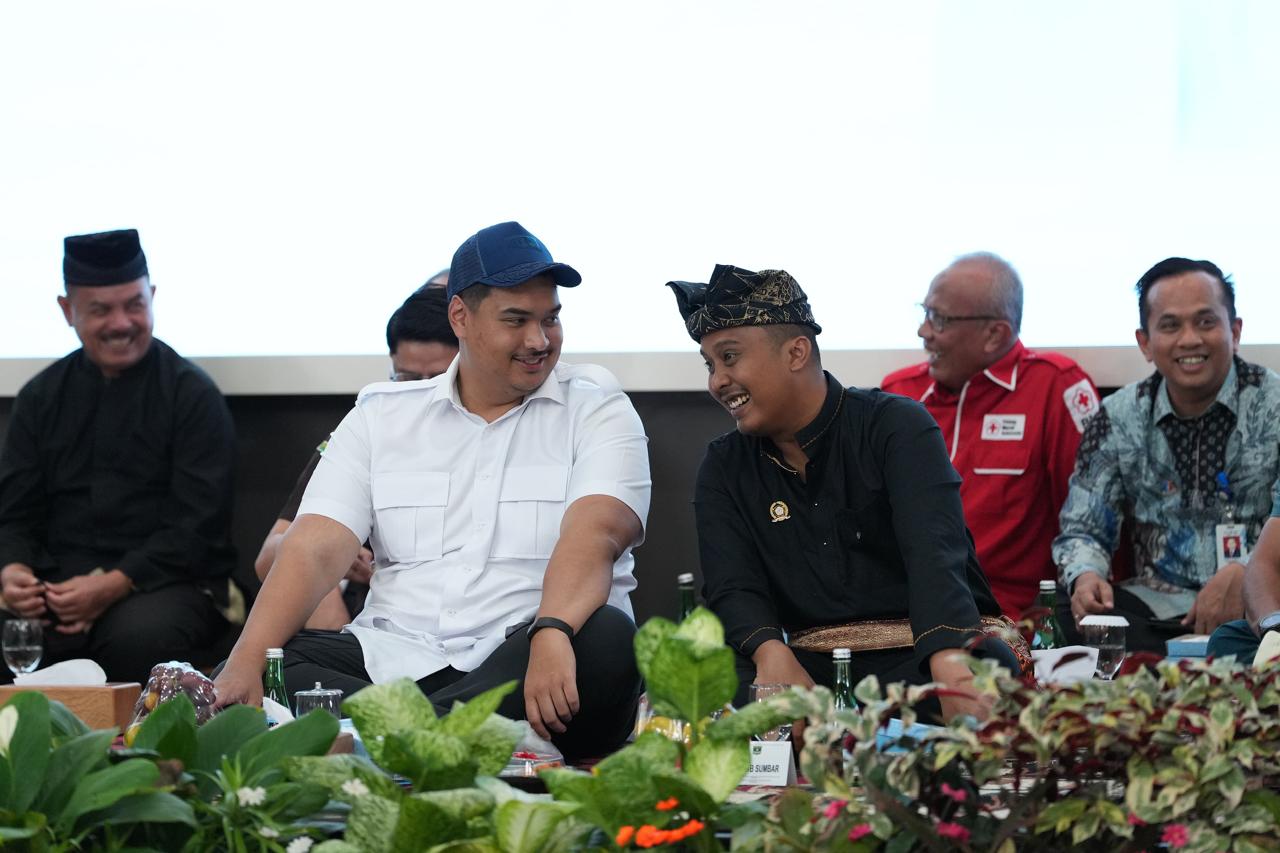 Menteri Pemuda dan Olahraga Republik Indonesia (Menpora RI), Dito Ariotedjo, memberikan apresiasi tinggi kepada Pemerintah Provinsi Sumatera Barat dan Ikatan Pencak Silat Indonesia (IPSI) Sumbar  menjadikan pencak silat sebagai ekstrakurikuler wajib di se