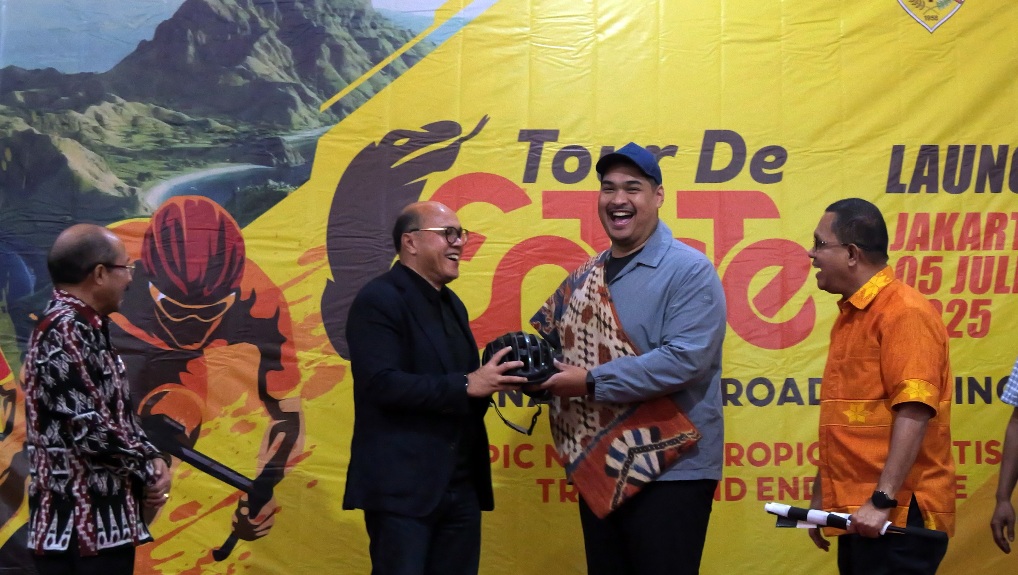 Menteri Pemuda dan Olahraga Republik Indonesia (Menpora RI) Dito Ariotedjo secara resmi meluncurkan ajang balap sepeda internasional Tour de Entete di The Tavia Heritage Hotel, Jakarta, Sabtu (5/7).(foto:putra/kemenpora.go.id)