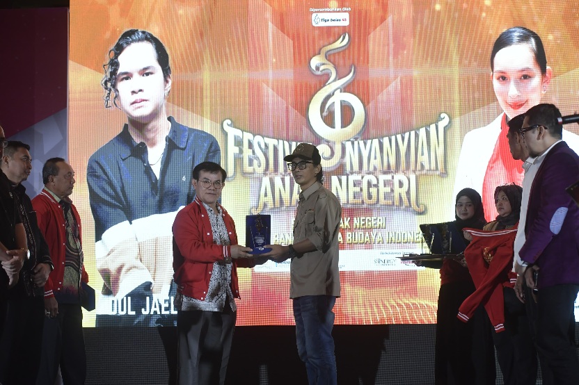 Deputi Bidang Pelayanan Kepemudaan Kementerian Pemuda dan Olahraga (Kemenpora) RI Yohan mewakili Menpora Dito Ariotedjo hadir dalam Konferensi Pers sekaligus peluncuran Festival Nyanyian Anak Negeri (FNAN) di Kudus Hall, The Sultan Hotel, Minggu (13/7) so