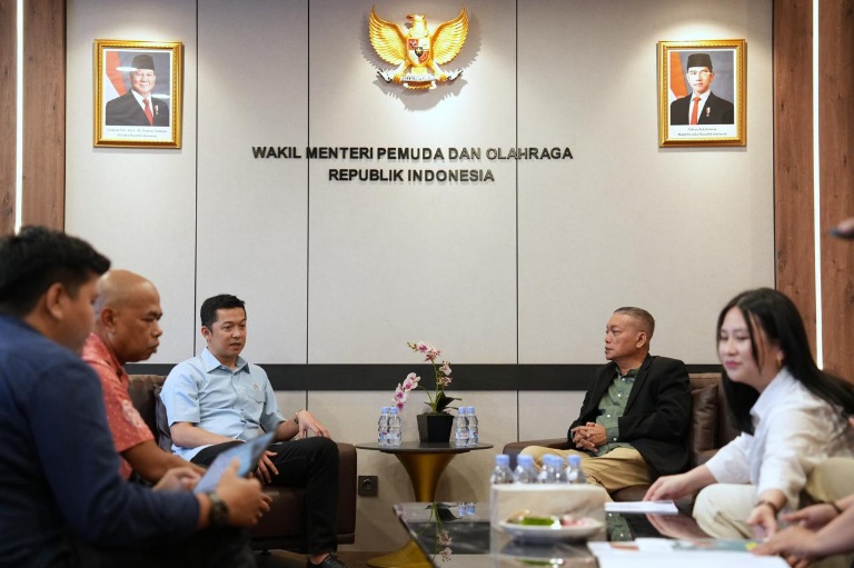 Wakil Menteri Pemuda dan Olahraga Republik Indonesia (Wamenpora RI), Taufik Hidayat, menerima kunjungan Chairman Infobank Media Group sekaligus Pemimpin Redaksi Infobank, Eko B. Supriyanto beserta jajarannya,  di Kantor Kemenpora, Jakarta, Jumat (18/7).(f