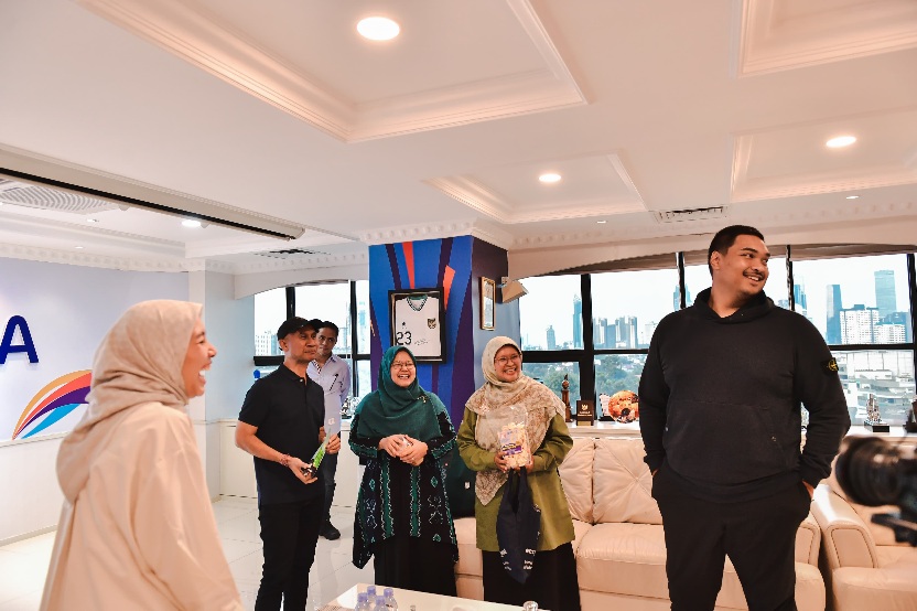 Menteri Pemuda dan Olahraga Republik Indonesia (Menpora RI) Dito Ariotedjo, menerima audiensi Ketua Umum Pimpinan Pusat Nasyiatul Aisyiyah (PPNA) Ariati Dina Puspitasari yang hadir bersama Sekretaris I Hanif Mu’allifah, Sekretaris II Windarti, Ketua Bidan