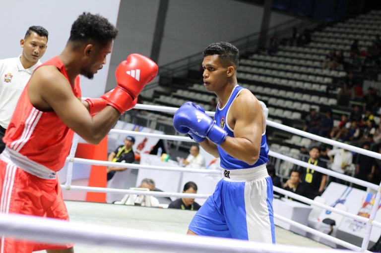 Pertandingan Seleknas Tinju Piala Menpora 2025 berlanjut hari ke 4. Para petinju berjuang dengan penuh semangat untuk meraih kemenangan di lanjutan pertandingan di hall basket komplek GBK senayan, Jakarta, Kamis (24/7). (foto:dok/deputi3)