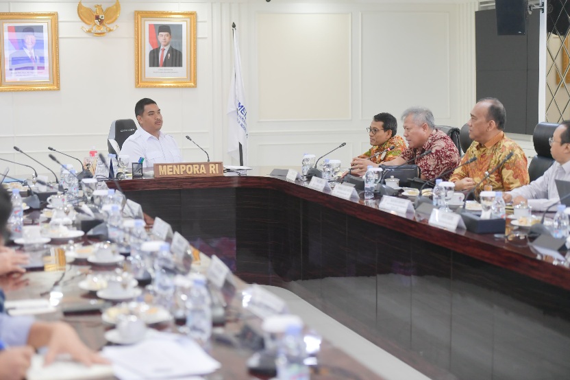 Menteri Pemuda dan Olahraga Republik Indonesia (Menpora RI) Dito Ariotedjo, memimpin Rapat Koordinator Program Beasiswa Keolahragaan bersama Plt. Dirut LPDP (Lembaga Pengelola Dana Pendidikan) Sudarto, yang hadir bersama Direktur Keuangan dan Umum Emmanue