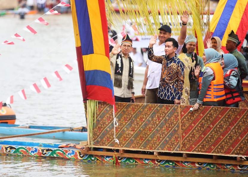 Menteri Pemuda dan Olahraga Republik Indonesia (Menpora RI) Dito Ariotedjo hari Rabu (20/8) siang mendampingi  Wakil Presiden Gibran Rakabuming Raka bersama istrinya, Selvi Ananda, membuka Festival Pacu Jalur 2025 di Tepian Narosa, Sungai Batang Kuantan, 