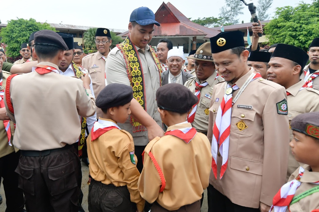 Menteri Pemuda dan Olahraga (Menpora) RI Dito Ariotedjo membuka Islamic Scout Camp of Hidayatullah (ISCH) III atau Jambore Ke-3 Satuan Komunitas (Sako) Pramuka Hidayatullah di Pondok Pesantren (Ponpes) Hidayatullah Gunung Tembak, Kota Balikpapan, Kalimant