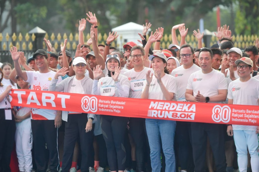 Selain mendapat sambutan antusias dari masyarakat, ajang lari Merdeka Run 8.0 K Tahun 2025 mendapat apresiasi dari jajaran Menteri Kabinet Merah Putih yang ikut lari langsung berbaur dengan masyarakat. (foto:bagus/kemenpora.go.id)