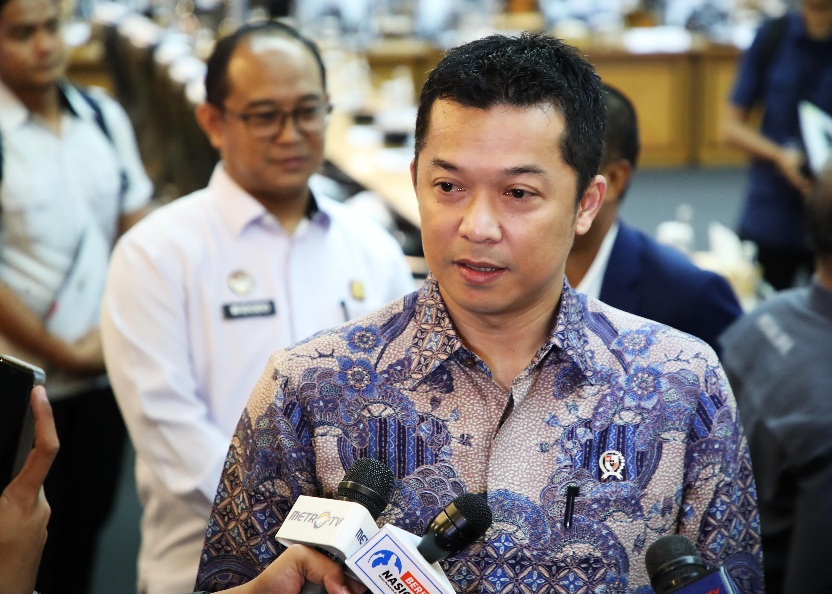 Naturalisasi empat atlet hoki es yang disetujui DPR RI dalam rapat kerja (raker) bersama Pemerintah, Selasa (26/8) pagi merupakan kali pertama dilakukan Indonesia untuk olahraga ini. Sebagaimana disampaikan Wakil Menteri Pemuda dan Olahraga (Wamenpora) RI