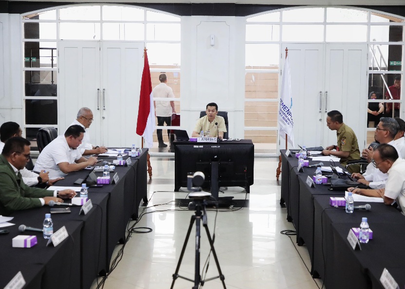 Wakil Menteri Pemuda dan Olahraga Republik Indonesia (Wamenpora RI) Taufik Hidayat, memimpin rapat Pembahasan Substansi Permenpora Nomor 14 Tahun 2024. Permenpora ini berisi tentang Standar Pengelolaan Organisasi Olahraga Lingkup Olahraga Prestasi. Pesert