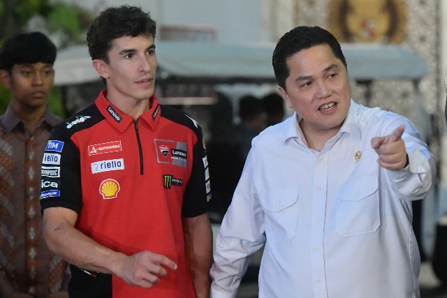 Juara dunia MotoGP 2025, Marc Marquez baru saja bertemu Presiden Prabowo Subianto di Istana Kepresidenan, Jakarta, Selasa (30/9). Pembalap Ducati itu merasa senang bisa kembali ke Indonesia dan tampil di GP Mandalika pada Oktober nanti.(foto:bagus/kemenpo