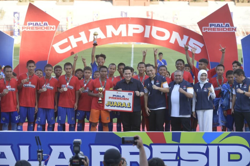 Menteri Pemuda dan Olahraga (Menpora) RI Erick Thohir menghadiri Upacara Penutupan Festival Sepak Bola U-12 dan U-15 Piala Presiden 2025 di Stadion Gelora 10 November Tambaksari, Surabaya, Jawa Timur (Jatim), Kamis (2/10) sore. (foto:bagus/kemenpora.go.id