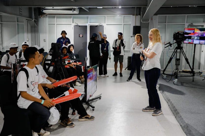 Antusiasme masyarakat lokal dan luar daerah di Indonesia menyambut gelaran MotoGP seri ke-18 Pertamina Grand Prix of Indonesia 2025 di Sirkuit Mandalika kian terasa besar. Indonesia Tourism Development Corporation (ITDC) bersama Dorna Sports menggelar pro