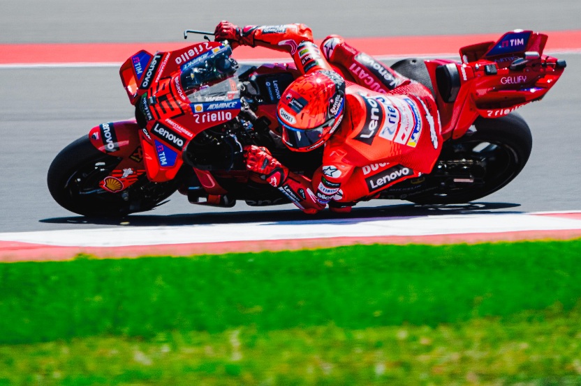 Sang juara dunia MotoGP 2025 dari Ducati Lenovo Marc Marquez, meraih hasil paling buruk setelah menempati posisi kesembilan dalam kualifikasi seri ke-18 Pertamina Grand Prix of Indonesia 2025 yang digelar di Pertamina Mandalika International Circuit, Lomb