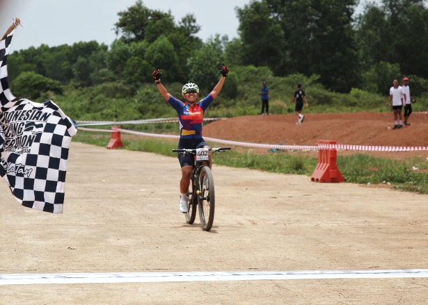 Prestasi membanggakan kembali diraih kontingen Kementerian Pemuda dan Olahraga (Kemenpora) pada ajang Pekan Olahraga Nasional (Pornas) Korps Pegawai Republik Indonesia (Korpri) XVII Tahun 2025.  Kali ini, medali emas datang dari cabang balap sepeda Women 