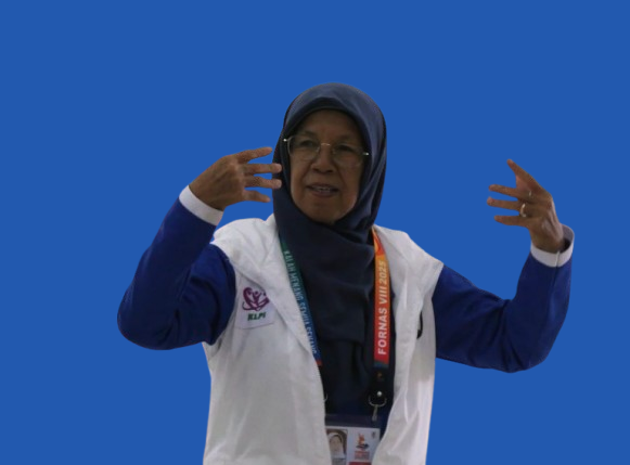 Di tengah riuhnya Festival Olahraga Masyarakat Nasional (Fornas) VIII di Nusa Tenggara Barat (NTB), sosok perempuan lansia tampak mencuri perhatian. Dia adalah Nelly Rohati, wanita berusia 73 tahun asal Kabupaten Lahat, Sumatera Selatan. (foto:jefris/keme